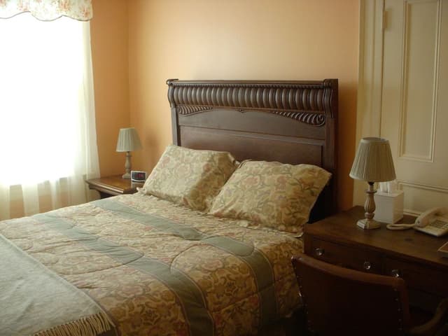 Standard Room, 1 Queen Bed, Non Smoking (6)