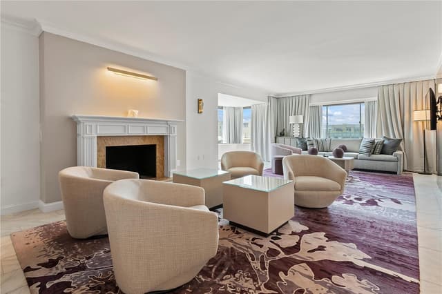 1 KING BED PRESIDENTIAL SUITE WITH BALCONY