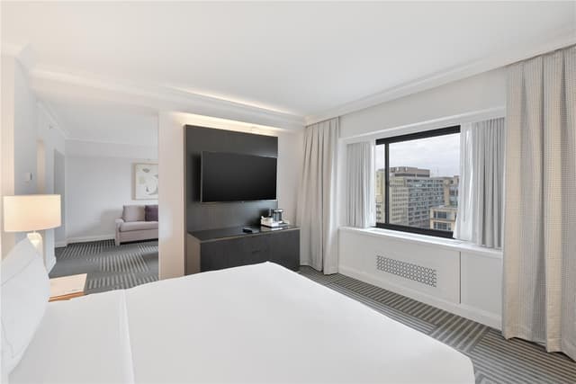 1 KING SUPERIOR SUITE