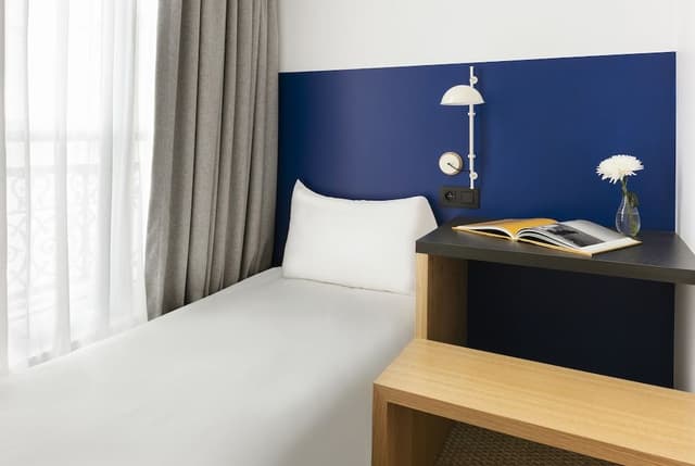 Triple Room (vue Bastille, no elevator)