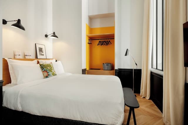 1-BR Deluxe Apartment with Garden