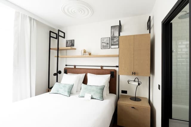 Connecting Room