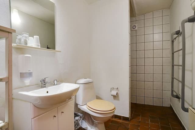 Basic Triple Room, 3 Twin Beds, Shared Bathroom