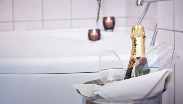 Junior Suite, Jetted Tub