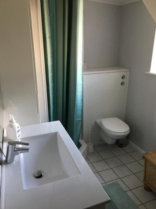 Double or Twin Room, Shared Bathroom