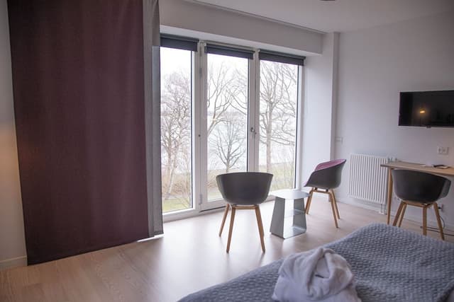 Junior Room, Jetted Tub