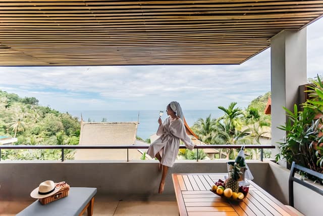 Grand Thai with Natural Ocean View & Spa Bath