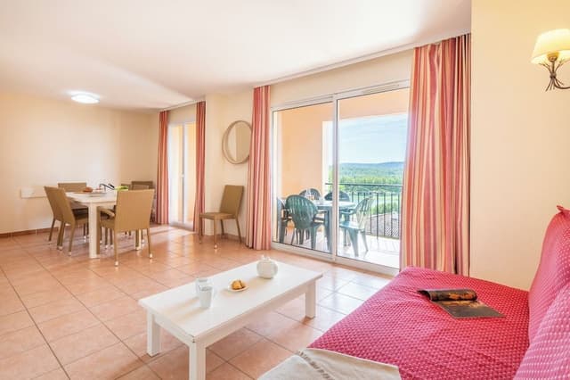 Apartment for 8 people - 2 bedrooms + 1 sleeping area - Balcony - Air conditioning