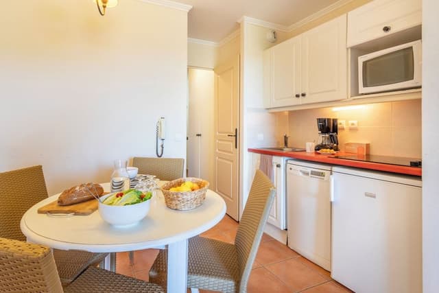 Apartment for 8 people - 2 bedrooms + 1 sleeping area - Balcony - Air conditioning