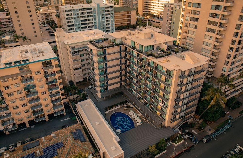 Castle Hokele Suites Waikiki0