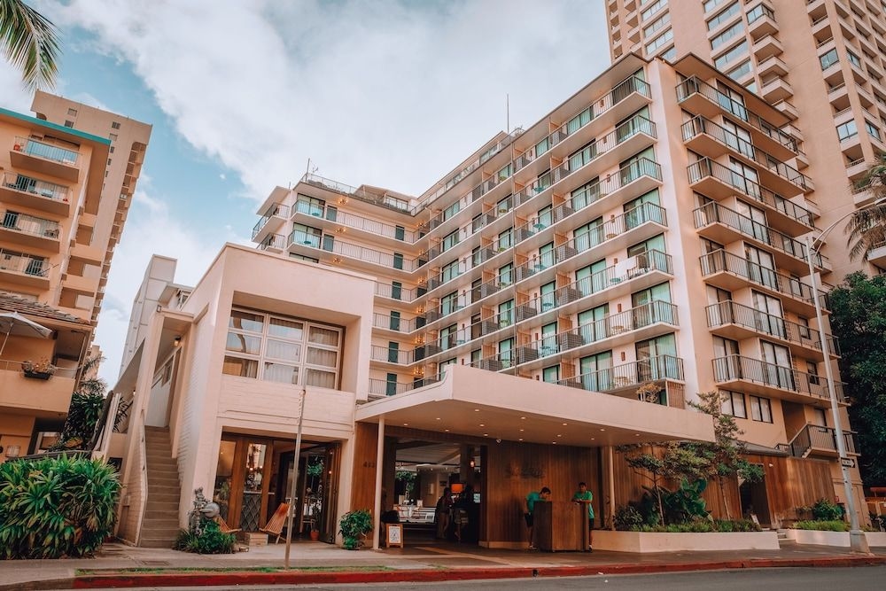 Castle Hokele Suites Waikiki4