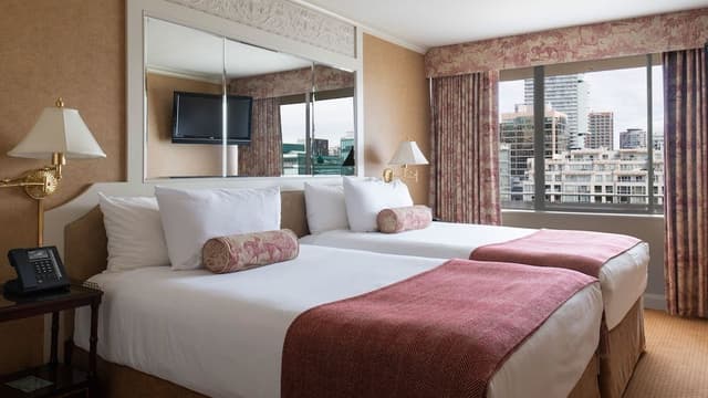 Deluxe Suite, 2 Double Beds, City View