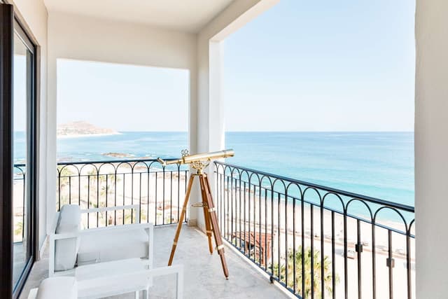 GOVERNOR SUITE 1 BEDROOM OCEANFRONT