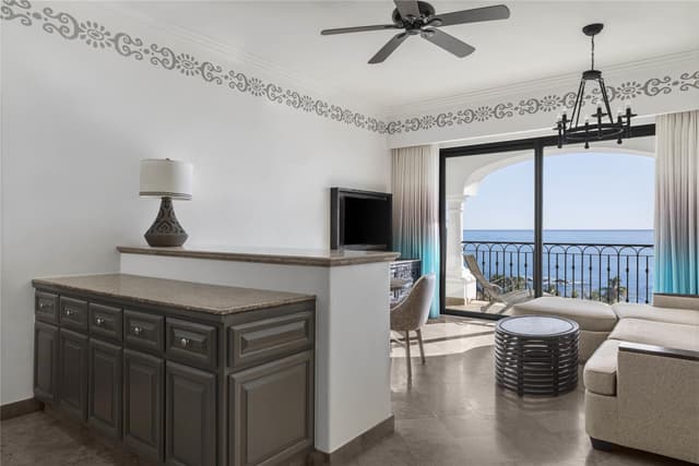 PREMIER KING PARLOR SUITE OCEANVIEW BALCONY