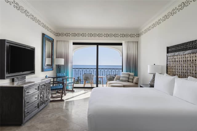 PREMIER KING PARLOR SUITE OCEANVIEW BALCONY