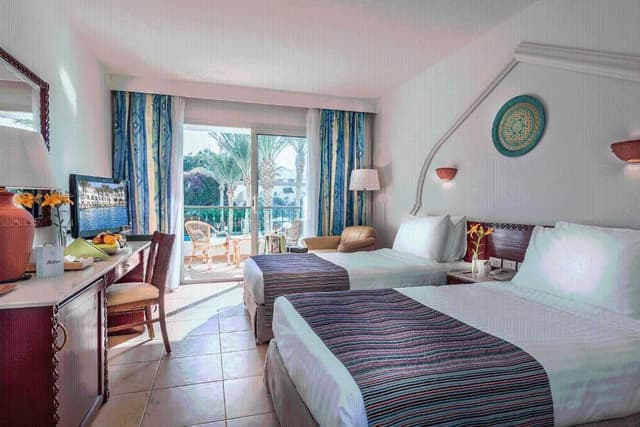 Superior Pool View Triple room