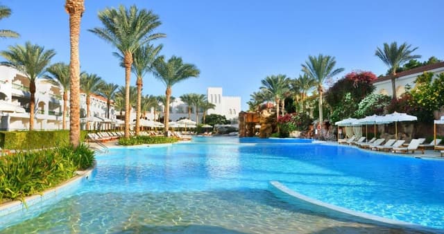 Superior Pool View Triple room