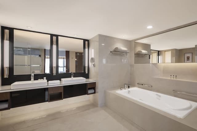 Suite, 1 King Bed (Diplomatic)