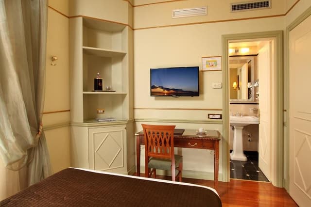 Double Room (Solo use)