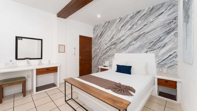 Suite-1 Queen Bed, Non-Smoking, Flat Screen Television, Microwave And Mini-Refrigerator