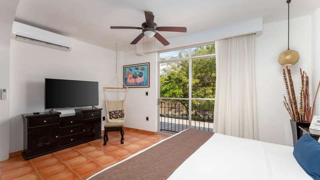 Suite-1 King Bed, Non-Smoking, Sofabed, Flat Screen Television, Kitchenette, Refrigerator