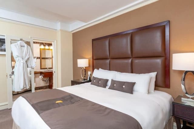 Deluxe Room, 1 Queen Bed