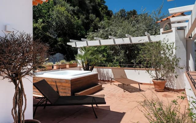 Classic Suite, Terrace, Pool View