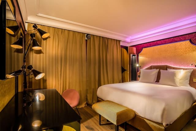 Deluxe Double Room (Light my fire)