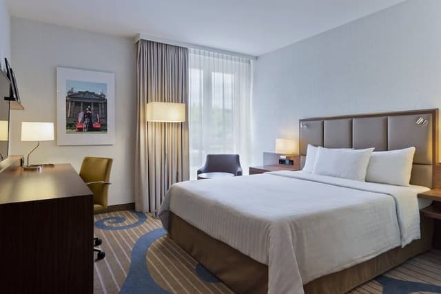 Standard Room, 1 Queen Bed
