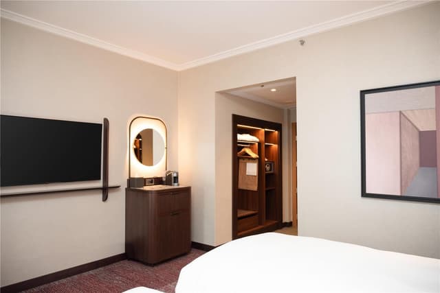 TWIN EXECUTIVE ROOM