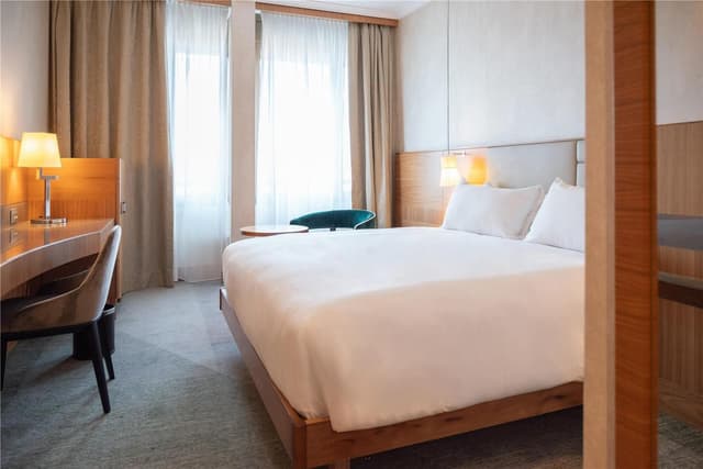 QUEEN DELUXE ROOM