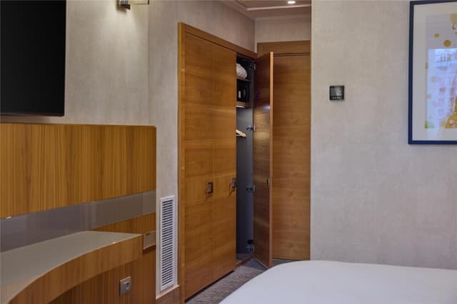 QUEEN DELUXE ROOM