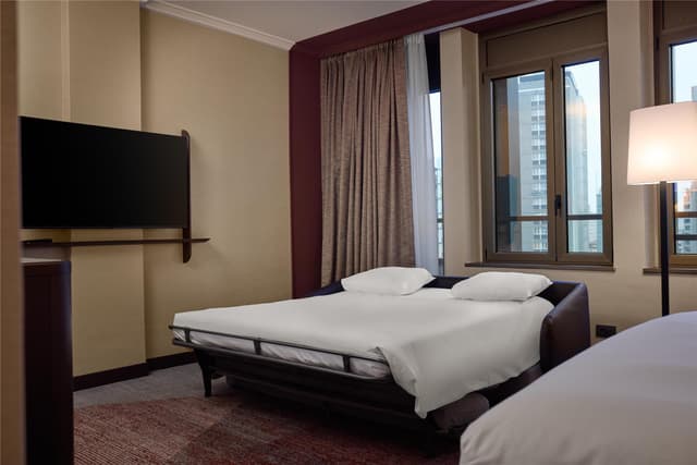 KING PREMIUM ROOM WITH EXTENDABLE SOFA