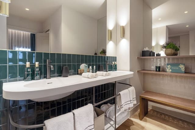The Level Presidential Suite and Lounge Access (3AD)