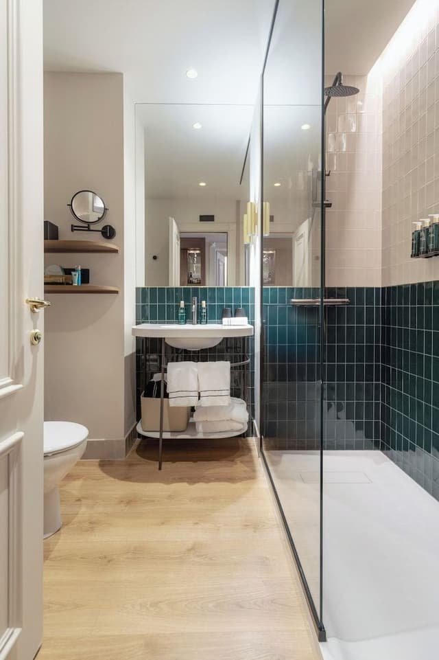 The Level Business Suite and Lounge Access