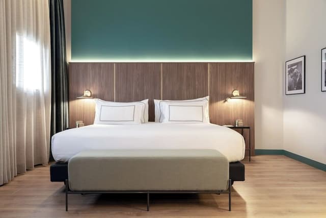 The Level Presidential Suite and Lounge Access (3AD)