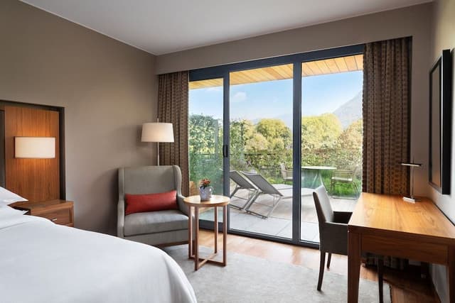 Deluxe Room, 1 King Bed, Terrace