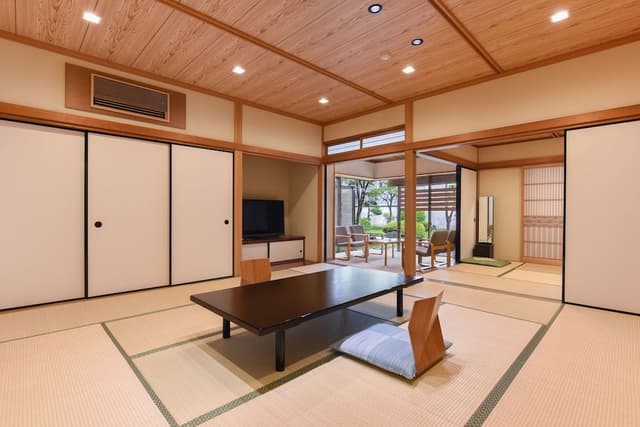 Luxury Triple Room, Non Smoking, Private Bathroom
