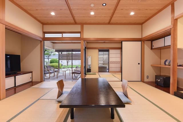 Luxury Triple Room, Non Smoking, Private Bathroom
