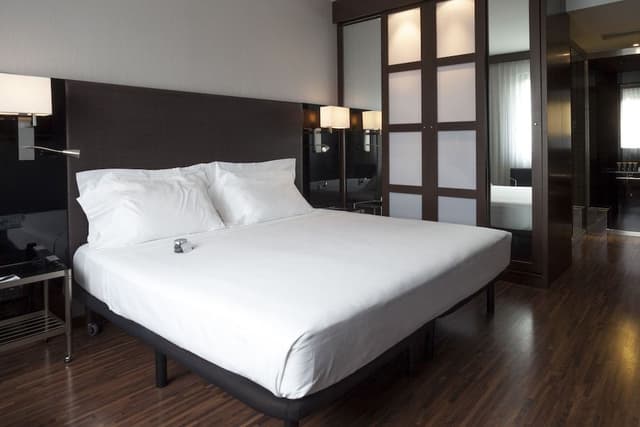 Standard Room, 1 King Bed