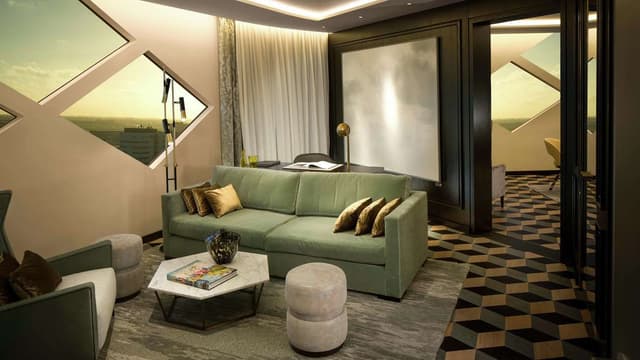 DIAMOND SUITE WITH LOUNGE ACCESS