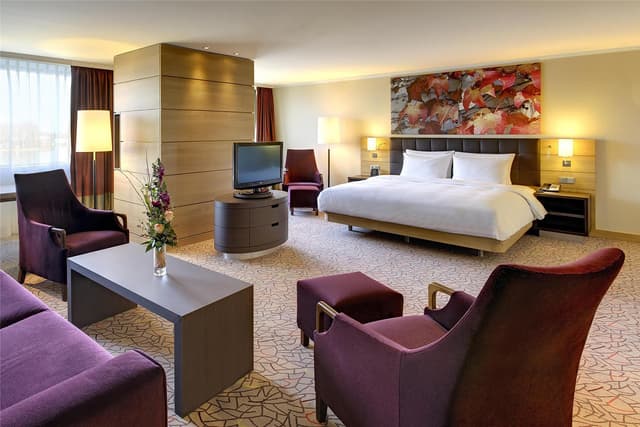 KING JUNIOR SUITE CITY WING