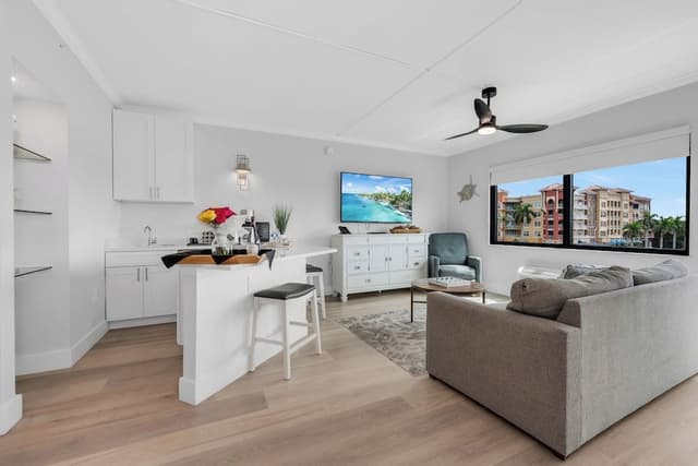 Bay View King Suite