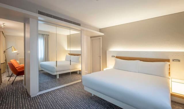 KING ONE BEDROOM SUITE WITH RIVER VIEW