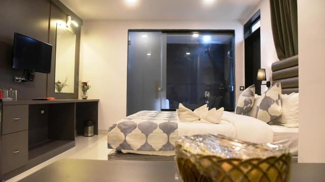 Luxury Suite Room