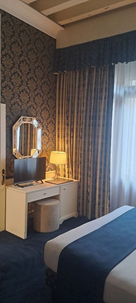 Junior Room, Balcony, Canal View