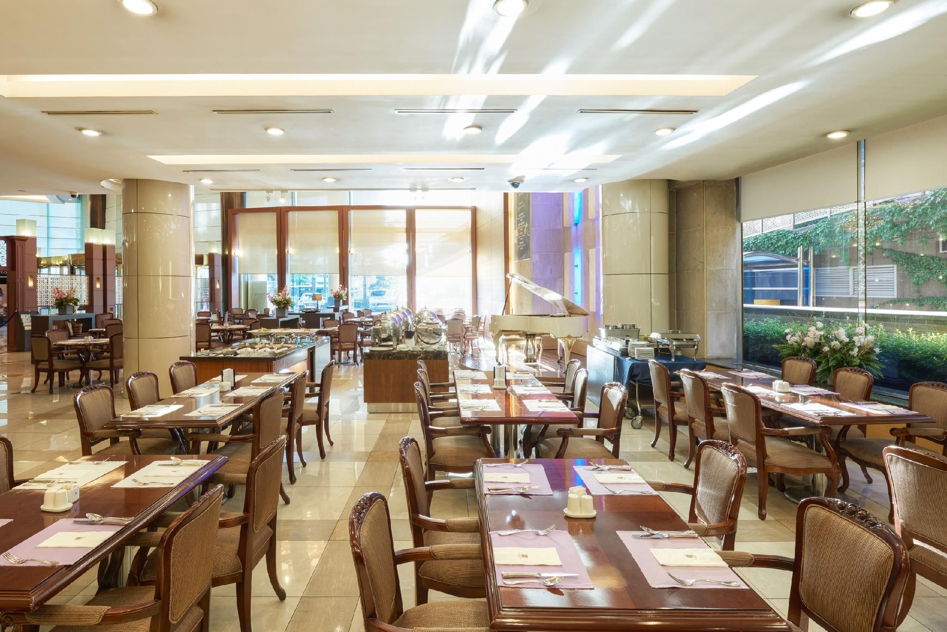 โรงแรมริเวียร่า (Riviera Hotel)4