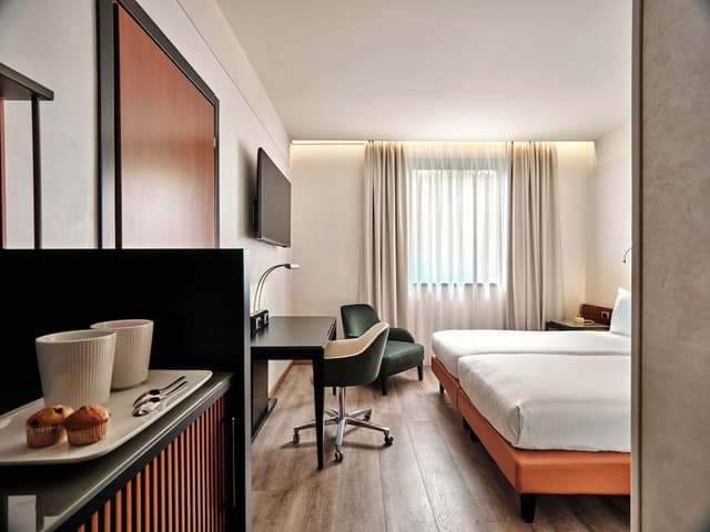 Standard Room, 1 Queen Bed, Accessible
