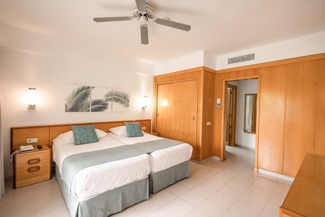 Habitación Doble Superior Balcón vista piscina