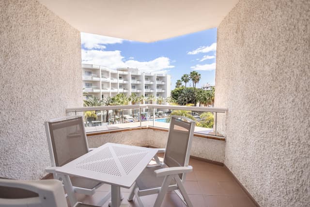 Habitación Doble Superior Balcón vista piscina